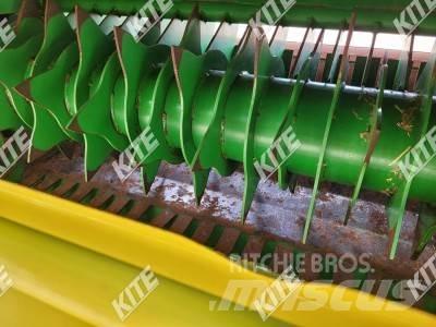 John Deere 568 Lis na válcové balíky