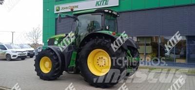 John Deere 6210R Traktory