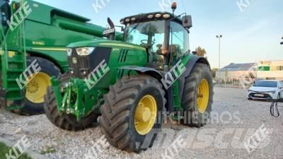 John Deere 6215R Traktory
