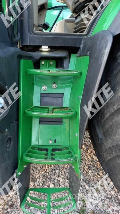 John Deere 6215R Traktory