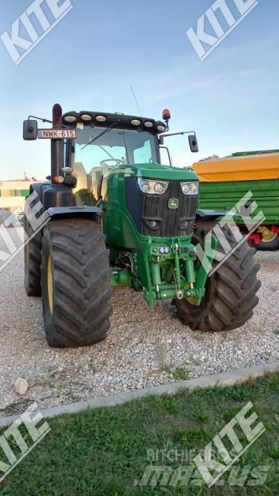 John Deere 6215R Traktory