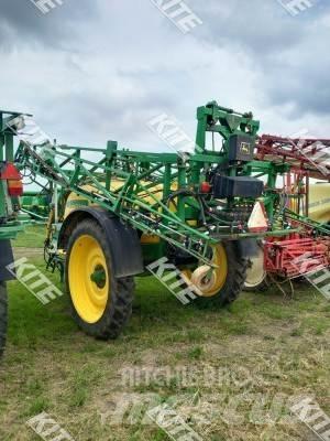 John Deere 732 Tažené postřikovače