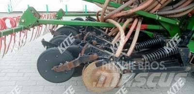 John Deere 740A Mechanické secí stroje