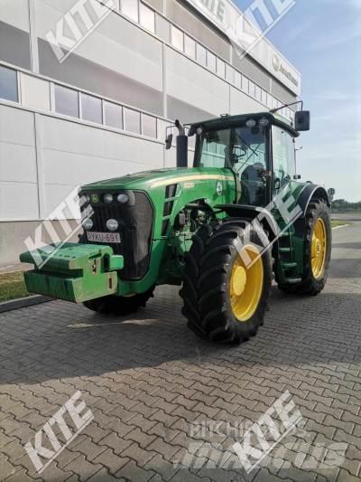 John Deere 8230 Traktory