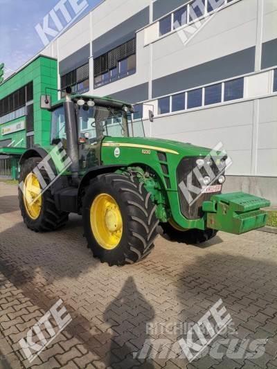 John Deere 8230 Traktory