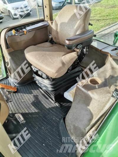 John Deere 8230 Traktory