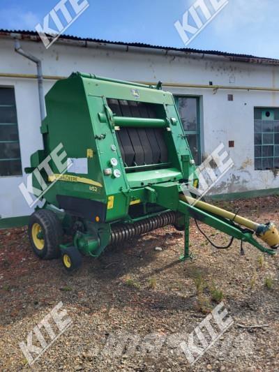 John Deere 852 Lis na válcové balíky