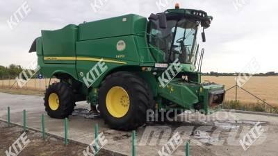 John Deere S670 Sklízecí mlátičky