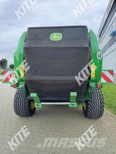 John Deere V451R Lis na válcové balíky