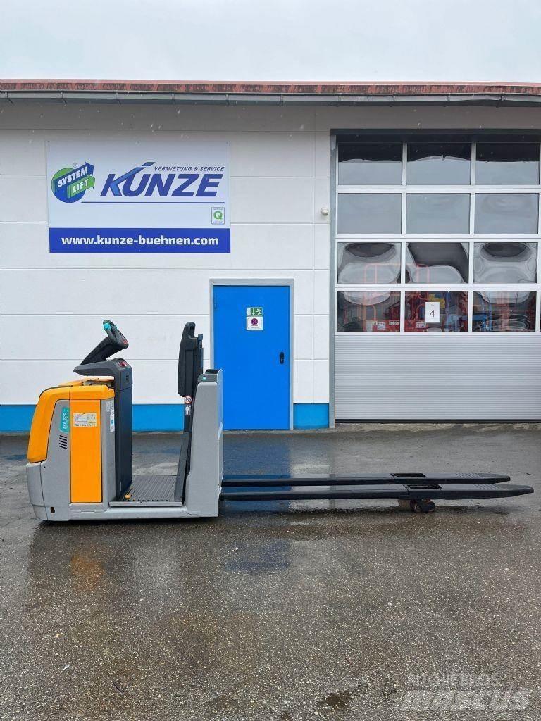 Jungheinrich ECE225 Střednězdvižný vozík