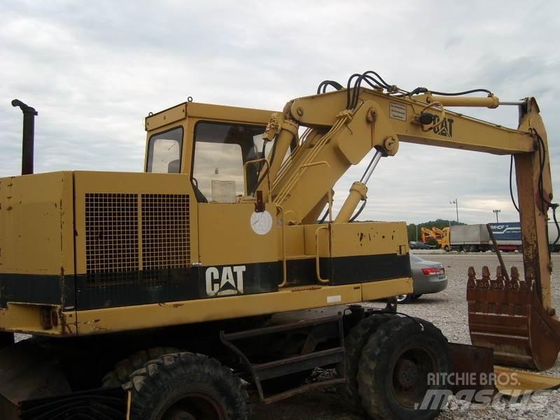 CAT 206 BFT Kolová rýpadla