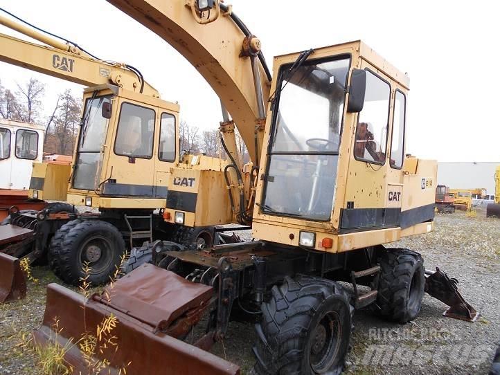 CAT 212B FT Kolová rýpadla