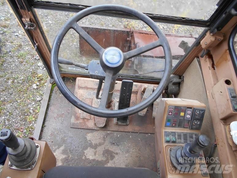 CAT 212B FT Kolová rýpadla