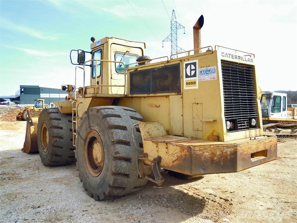 CAT 988B Kolové nakladače