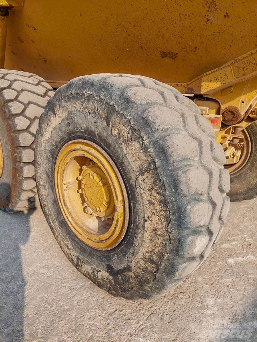 CAT D250E Kloubové dempry