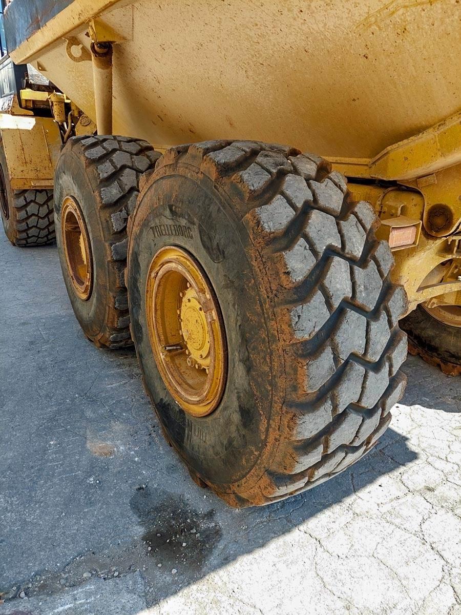CAT D250E Kloubové dempry