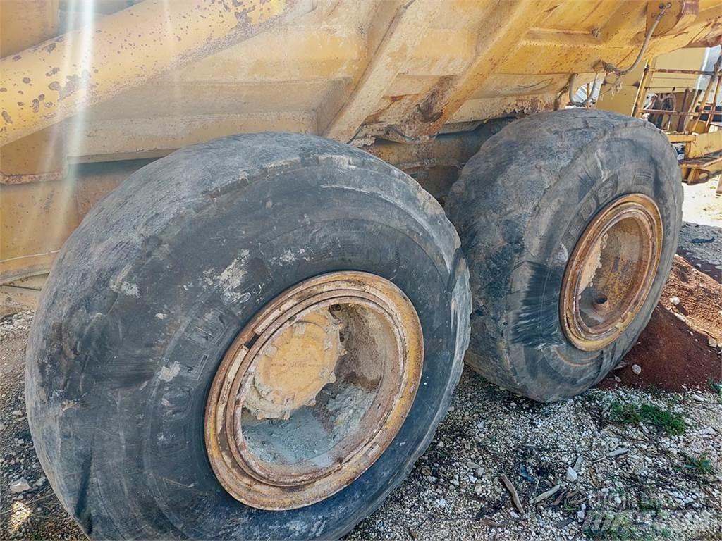 CAT D300B Kloubové dempry