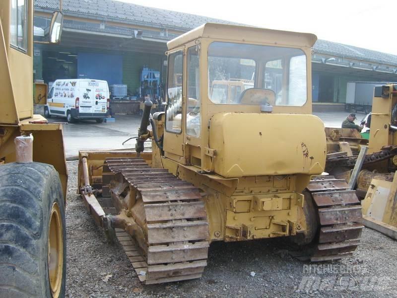 CAT D4 Pásové dozery