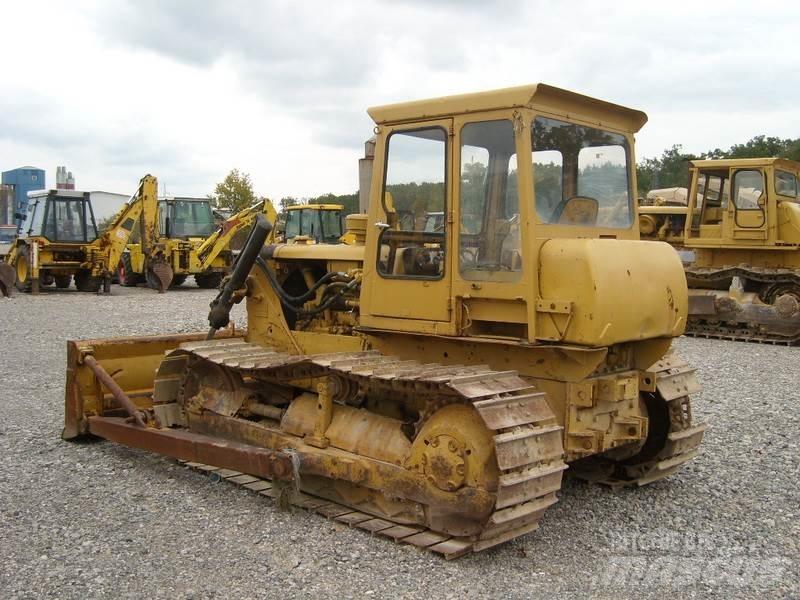 CAT D4 Pásové dozery