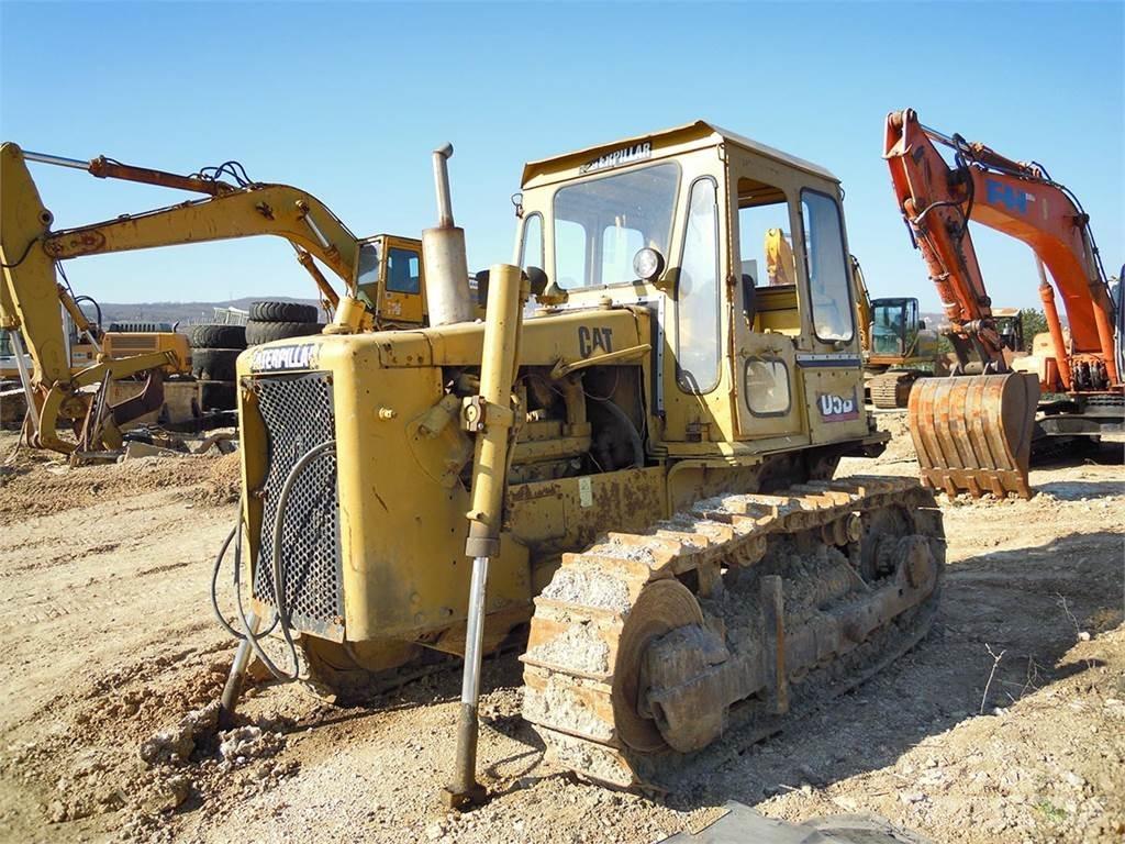 CAT D5B Pásové dozery