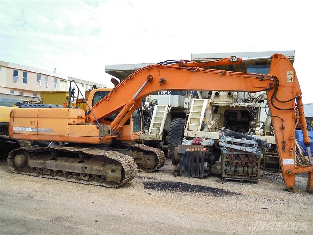 Doosan DX225LC Pásová rýpadla