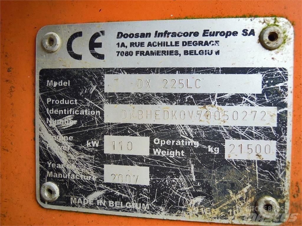 Doosan DX225LC Pásová rýpadla