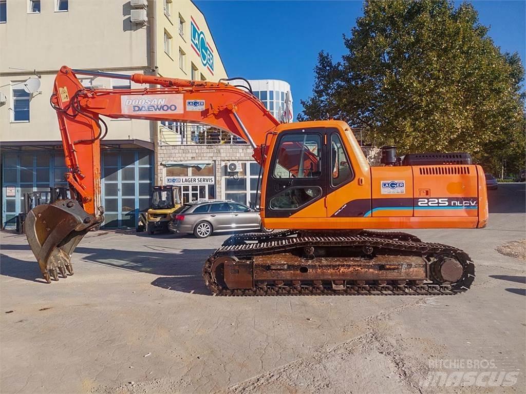 Doosan SOLAR 225NLC-V Pásová rýpadla