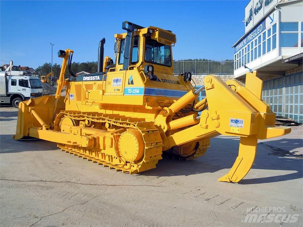 Dressta TD-25M Pásové dozery