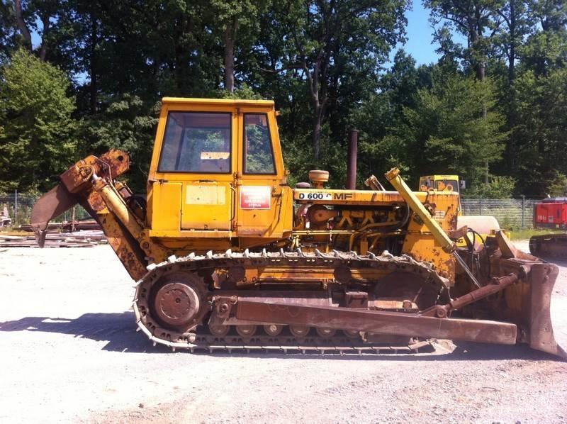 Hanomag D600 Pásové dozery
