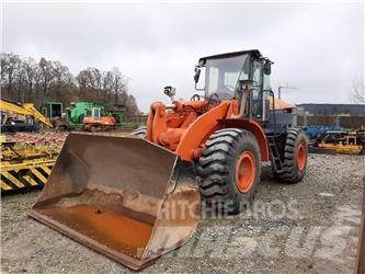 Hitachi ZW220 Kolové nakladače