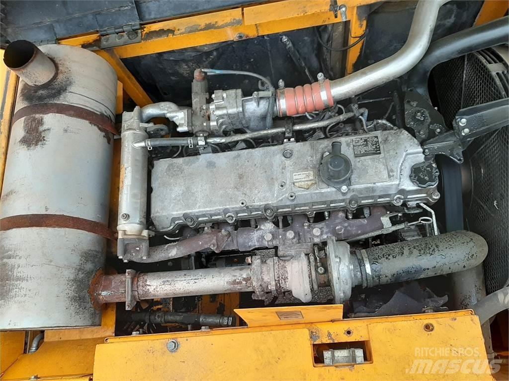 JCB JS330NL Pásová rýpadla