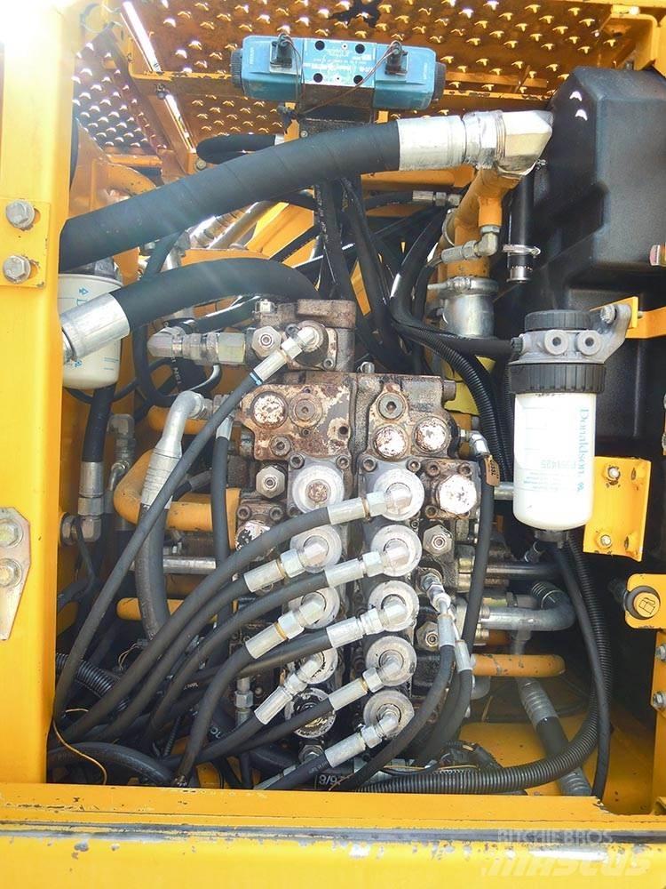 JCB JZ255NC Pásová rýpadla