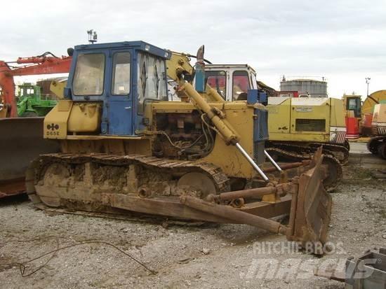 Komatsu D65E-8 Pásové dozery