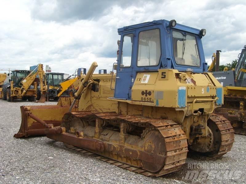 Komatsu D65E-8 Pásové dozery