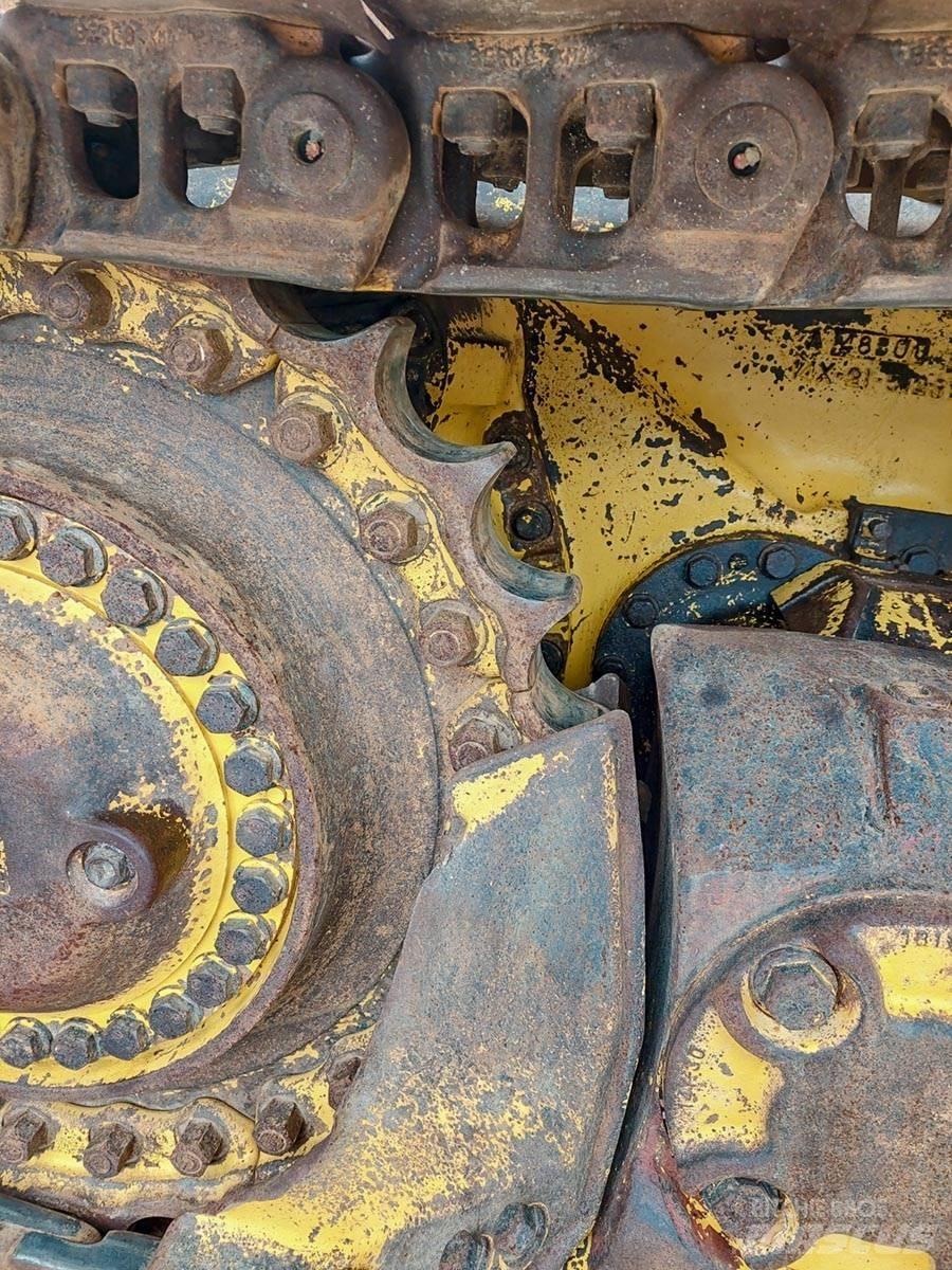 Komatsu D65PX-17 Pásové dozery