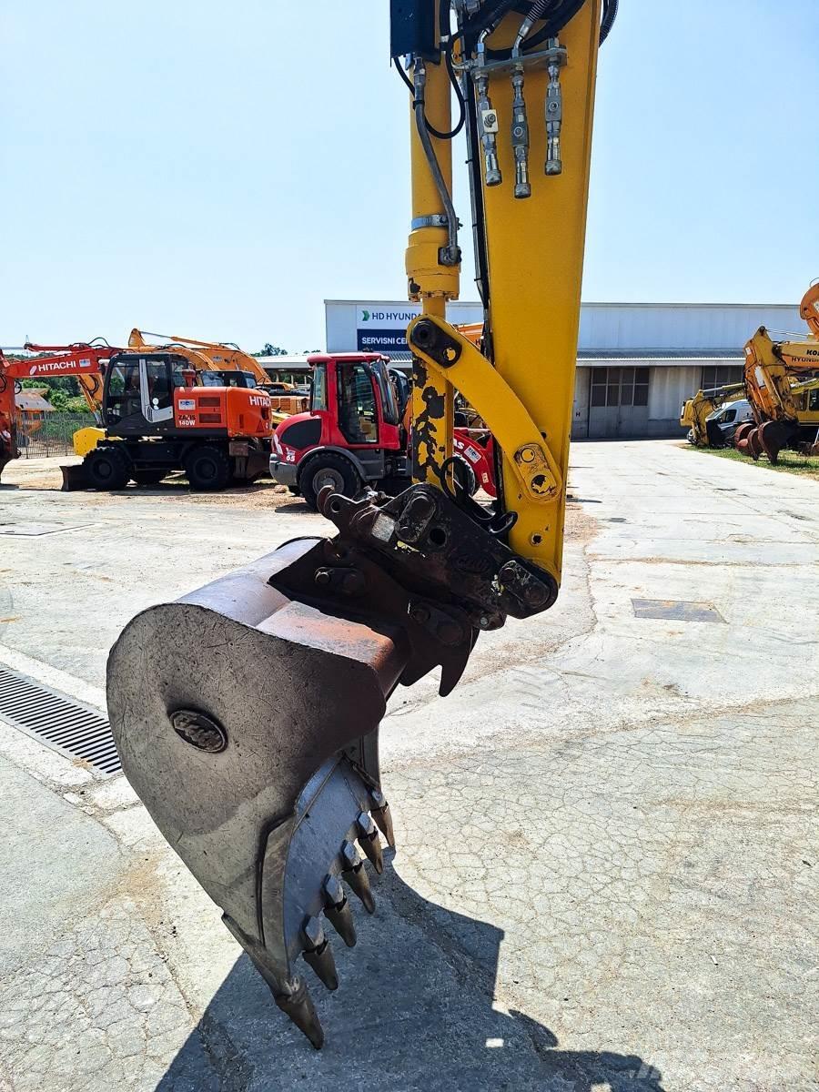 Komatsu PW118MR-8 Kolová rýpadla
