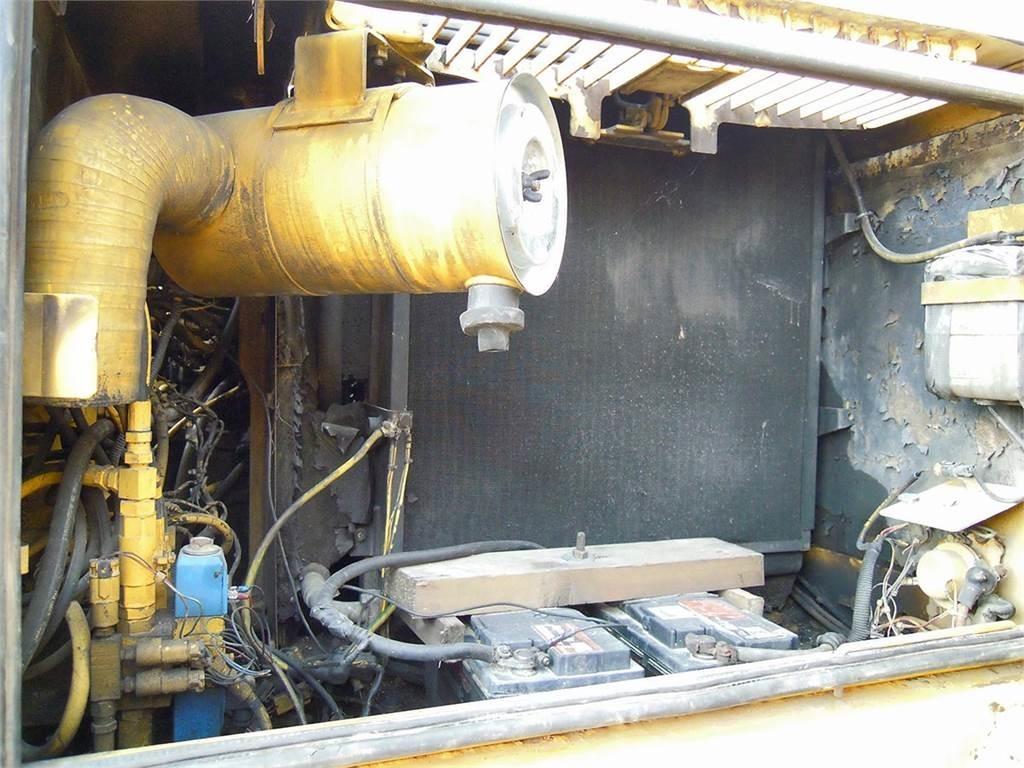 Komatsu PW170ES-6K Kolová rýpadla