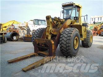 Komatsu WA500-1 Kolové nakladače