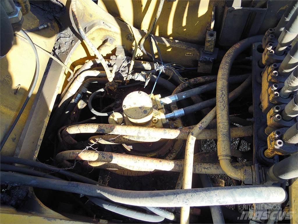 Liebherr R932HDSL Pásová rýpadla