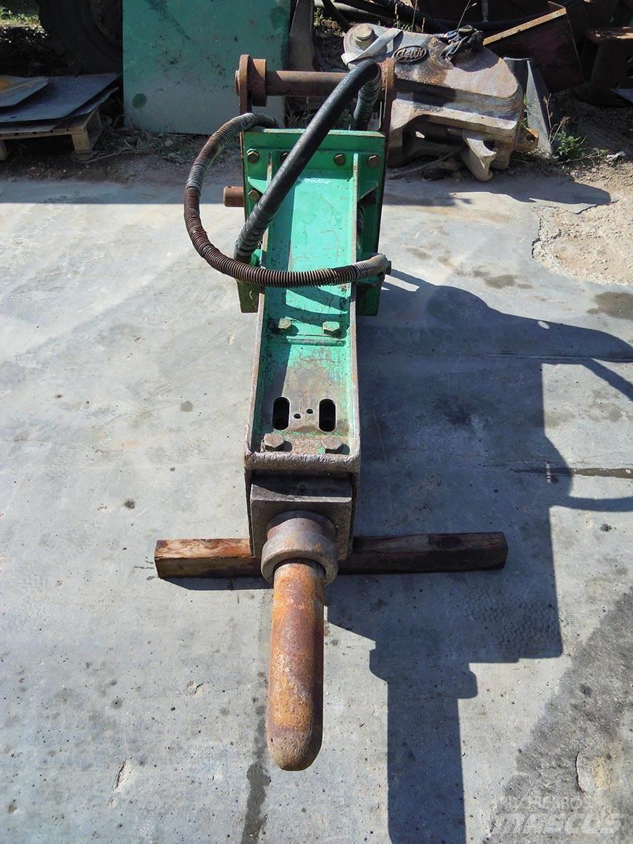 Montabert M Hydraulická beranidla na zatloukání pilotů