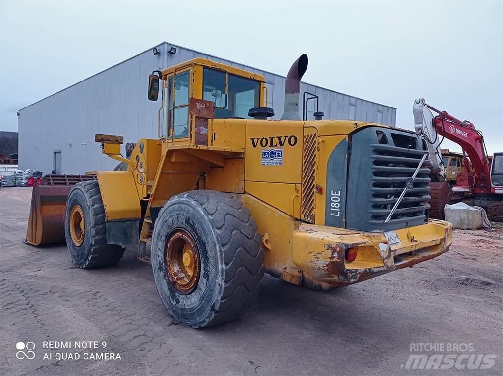 Volvo L180E Kolové nakladače