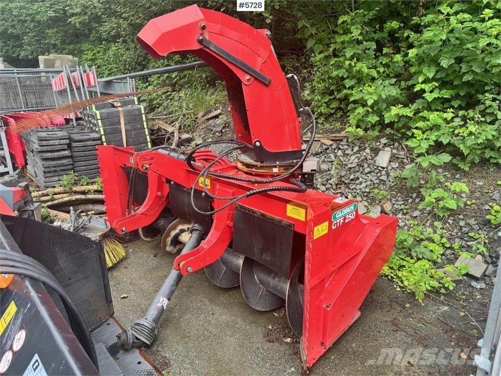 Globus GTF 250-19 Sněžné pluhy, přední sněhové radlice