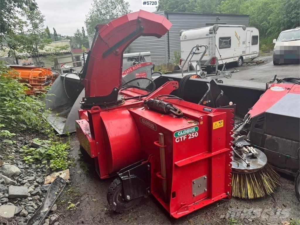 Globus GTF 250-19 Sněžné pluhy, přední sněhové radlice