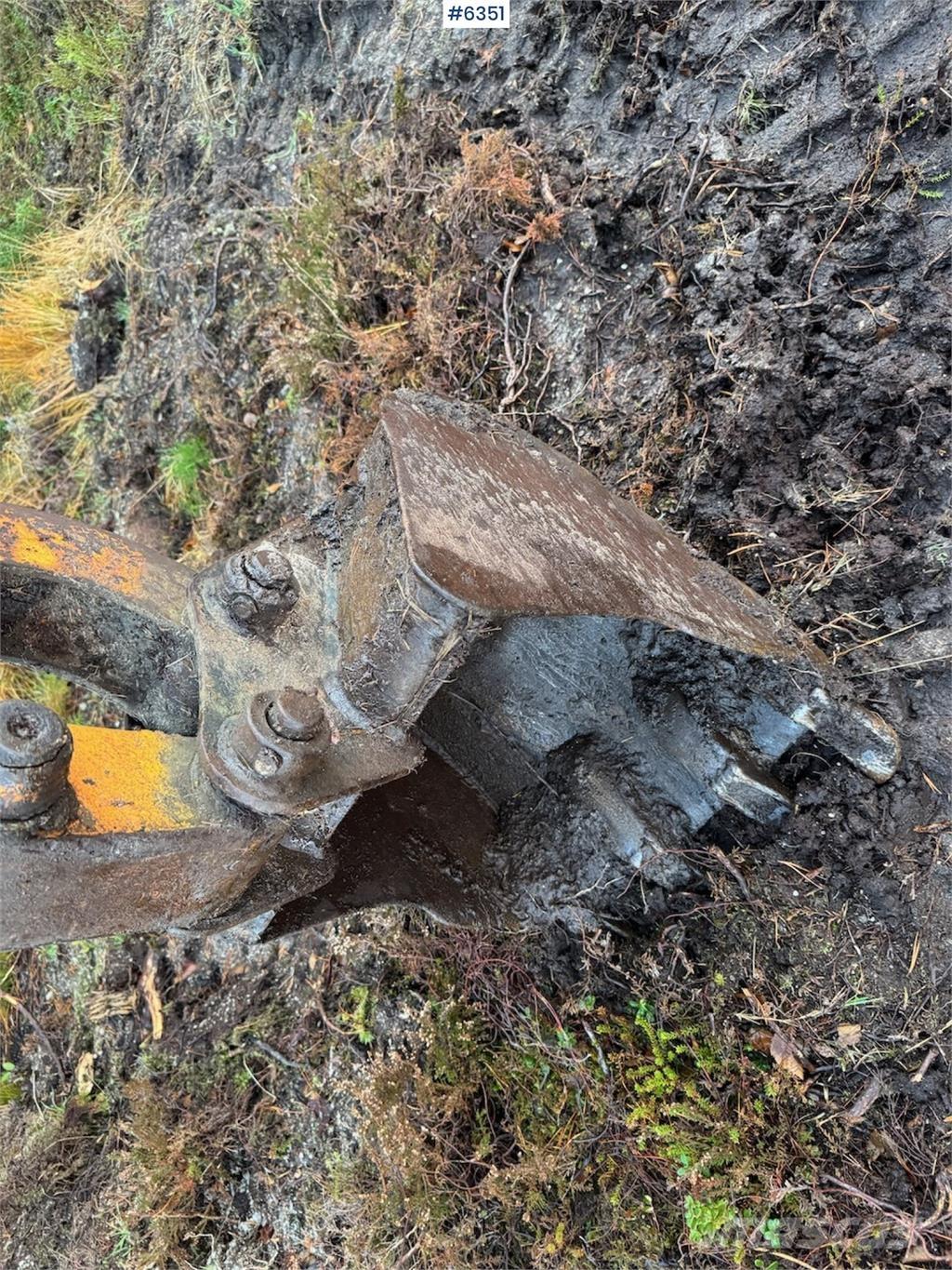 Hanix N 260-2 Pásová rýpadla