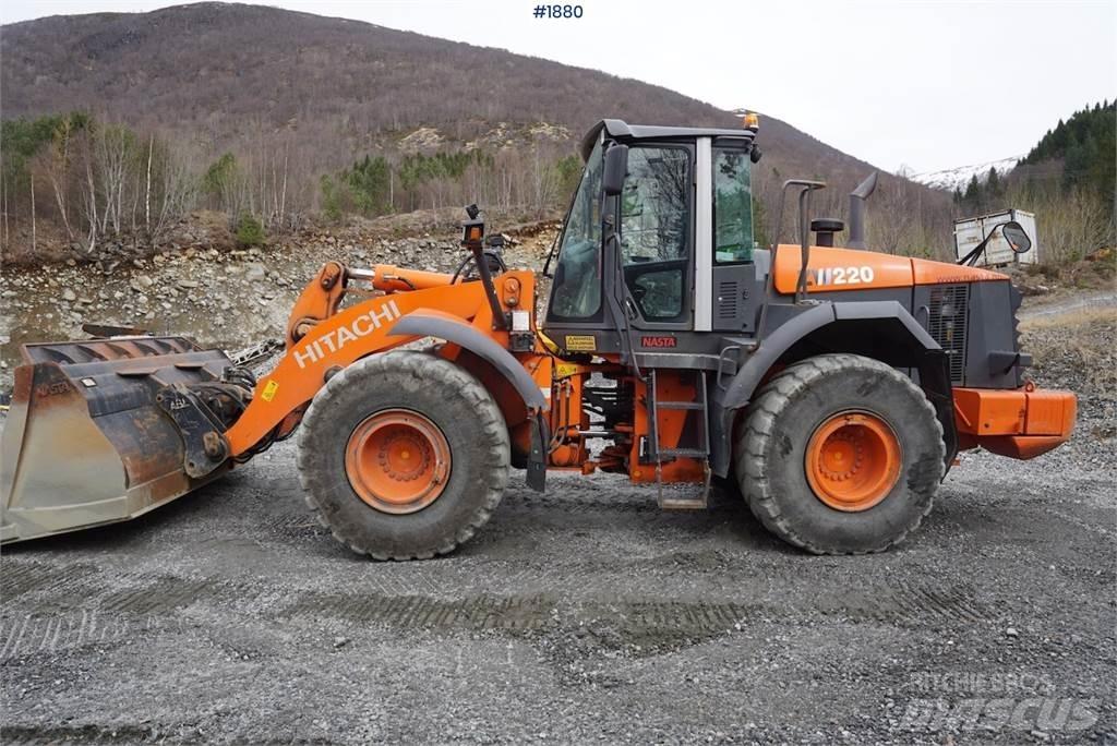 Hitachi ZW220 Kolové nakladače