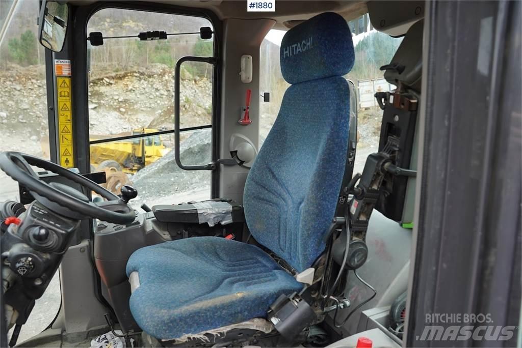 Hitachi ZW220 Kolové nakladače