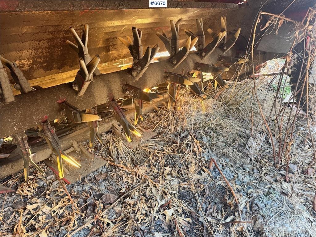 JF CMS2800 Mechanické secí stroje