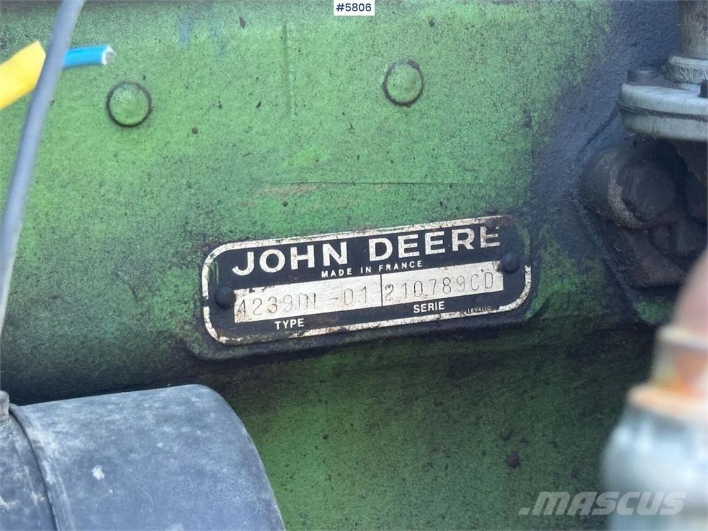 John Deere 2130 Traktory