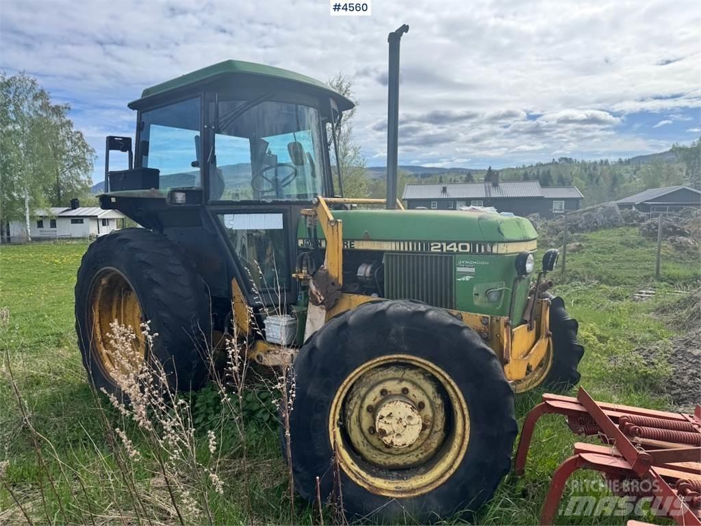 John Deere 2140 Traktory