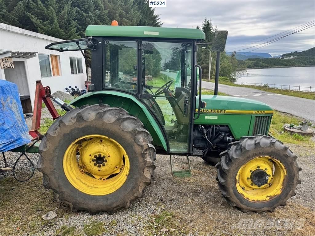 John Deere 5400 Traktory